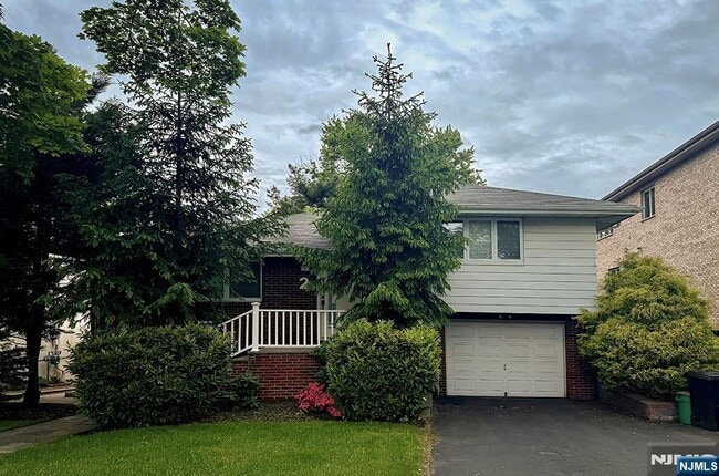 property at 2 Rossett St