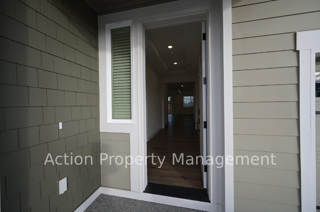 1044 Royal Velvet Dr in Sequim, WA - Building Photo - Building Photo