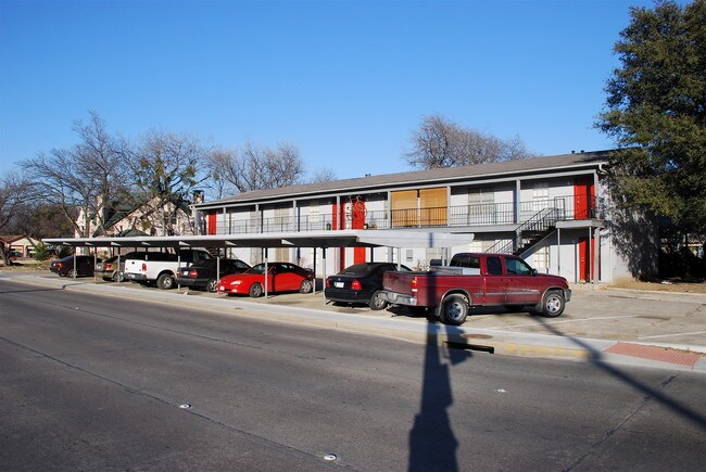 418 W Congress St in Denton, TX - Building Photo - Building Photo