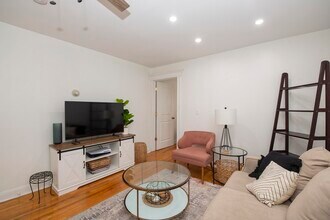 345 7th St in Jersey City, NJ - Building Photo - Building Photo