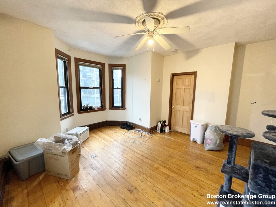 1568 Tremont St, Unit 1 in Boston, MA - Building Photo