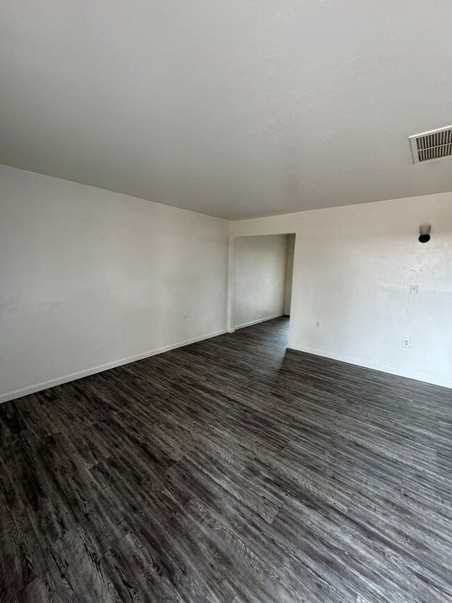 350 N Silverbell Rd in Tucson, AZ - Building Photo - Building Photo