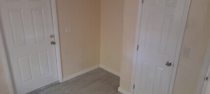 706 SW 4th Ter, Unit 4 in Dania, FL - Building Photo - Building Photo