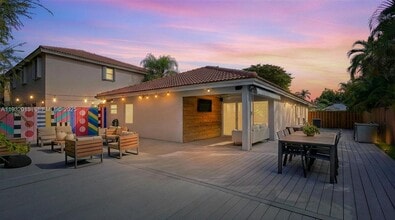 10246 NW 57th Terrace in Doral, FL - Building Photo - Building Photo