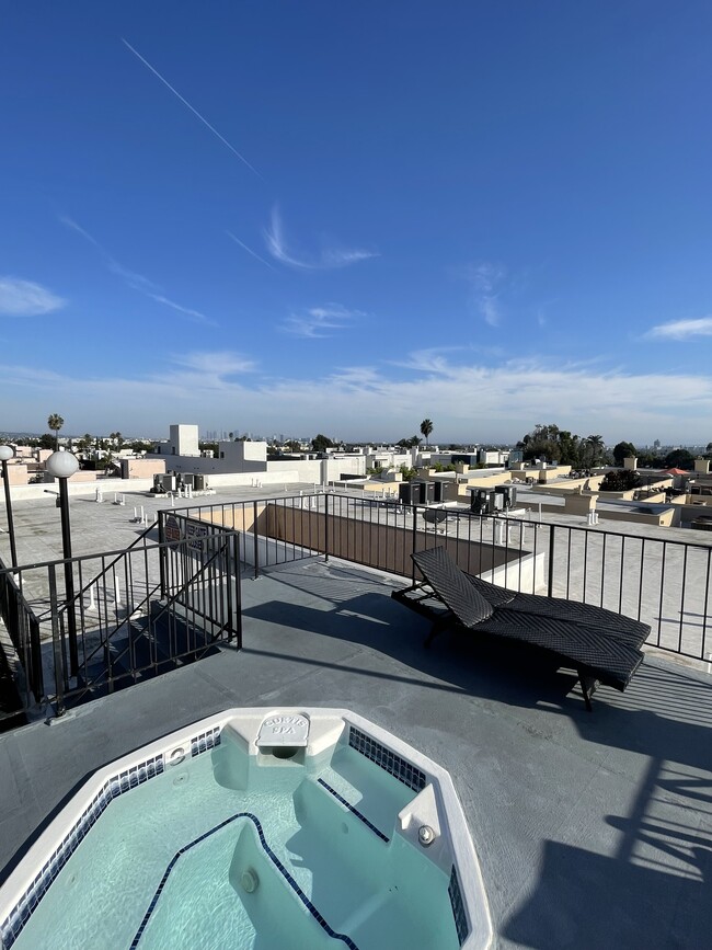 1340 N Curson Ave in Los Angeles, CA - Building Photo - Building Photo