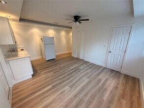 10854 SW 141st Ln in Miami, FL - Foto de edificio - Building Photo