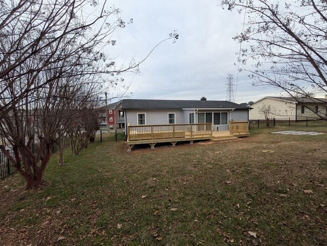 2645 2nd St NE in Hickory, NC - Building Photo - Building Photo