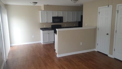 914 Kramer Ct in Junction City, KS - Building Photo - Building Photo