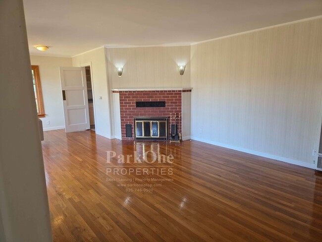 1251 Surf Ave in Pacific Grove, CA - Building Photo - Building Photo