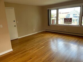 2318 N 72nd Ct, Unit 2 in Elmwood Park, IL - Foto de edificio - Building Photo