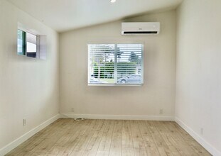 734 Center St in Costa Mesa, CA - Building Photo - Building Photo
