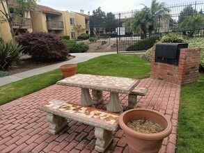 2950 Alta View Dr, Unit #295 in San Diego, CA - Foto de edificio - Building Photo