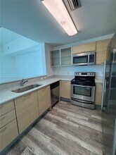 350 NE 24th St, Unit 514 in Miami, FL - Foto de edificio - Building Photo
