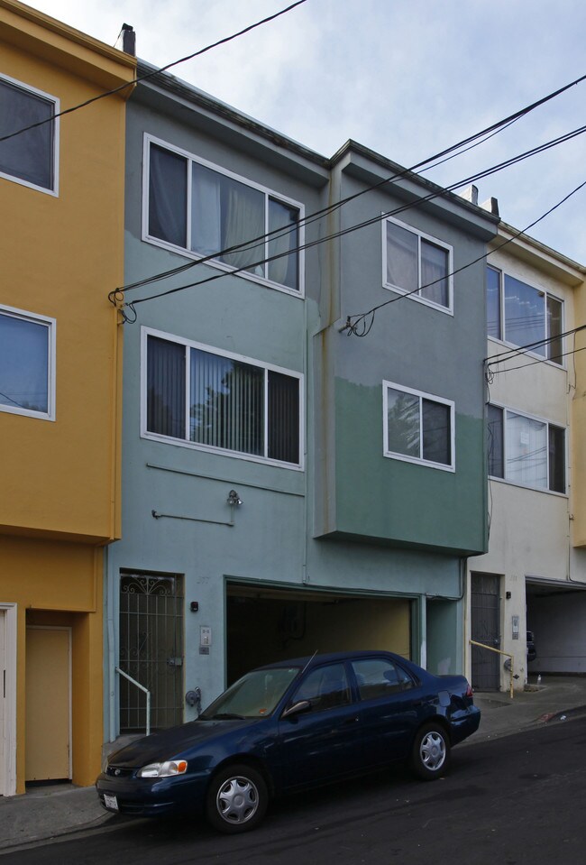 377 Peoria St in Daly City, CA - Foto de edificio - Building Photo