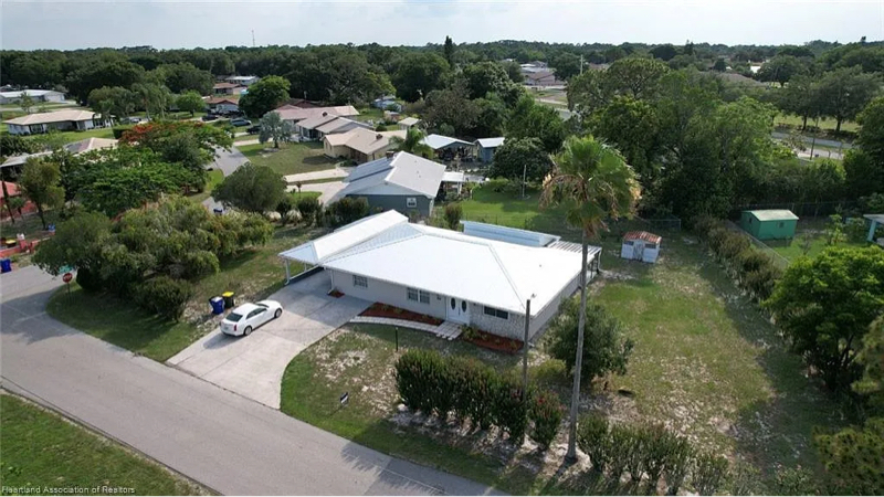 1409 Palm Way in Sebring, FL - Building Photo
