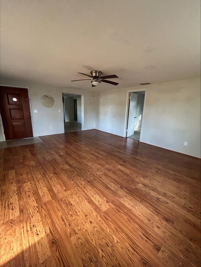 5932 15th St in Zephyrhills, FL - Building Photo - Building Photo