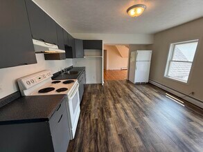 664 Maple St in Manchester, NH - Building Photo - Building Photo