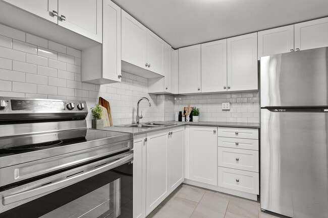Cedar Grove in Toronto, ON - Building Photo - Building Photo