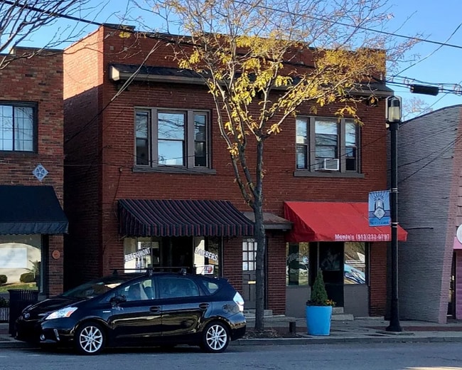 2065 Beechmont Ave in Cincinnati, OH - Foto de edificio - Building Photo