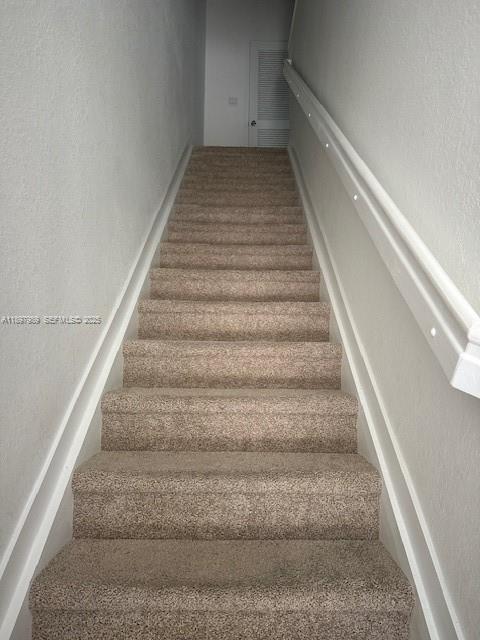 390 NE 12th St in Florida City, FL - Foto de edificio - Building Photo