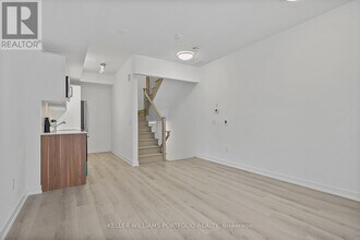 3069 Pharmacy Ave in Toronto, ON - Building Photo - Building Photo