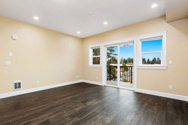 12614 Ambaum Blvd SW in Burien, WA - Building Photo - Building Photo