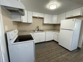 46398 Max Harder Rd N, Unit Apt B in Sprague, WA - Building Photo