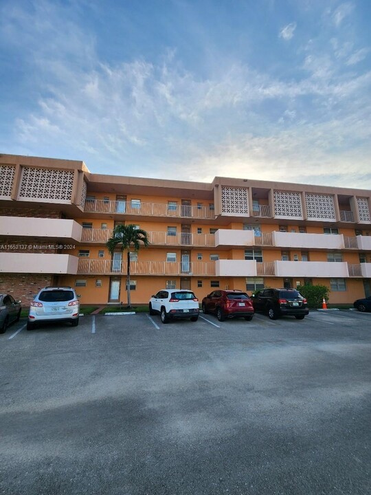 3001 NW 46th Ave in Lauderdale Lakes, FL - Building Photo