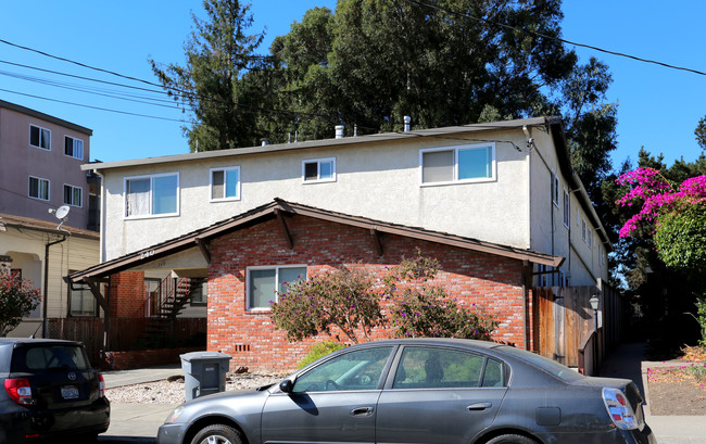 240 Chumalia St in San Leandro, CA - Building Photo - Building Photo