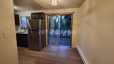 760 NE Village Squire Ave in Gresham, OR - Building Photo - Building Photo