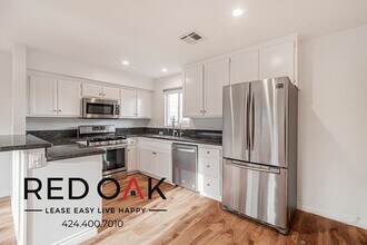 11218 Oxnard St in Los Angeles, CA - Building Photo - Building Photo