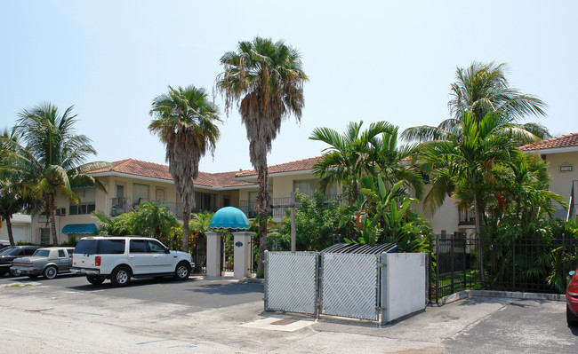 Palm Key Apartments in Fort Lauderdale, FL - Building Photo - Building Photo