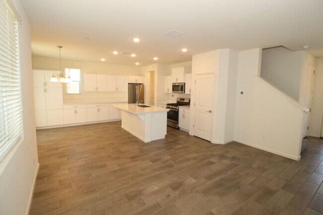 651 Farmhouse Ave in Clovis, CA - Building Photo - Building Photo