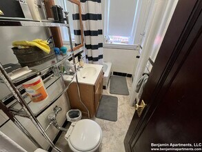 1800 Commonwealth Ave, Unit 30 in Boston, MA - Building Photo - Building Photo
