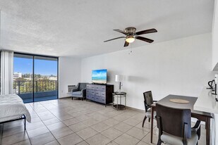 777 NW 155th Ln, Unit SI ID1504059P in Miami, FL - Building Photo