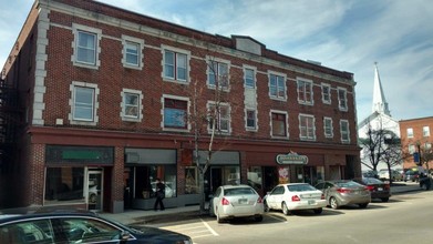 12 Pleasant St in Laconia, NH - Building Photo - Building Photo