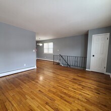 5211 Cottage Ave, Unit 2 in North Bergen, NJ - Foto de edificio - Building Photo