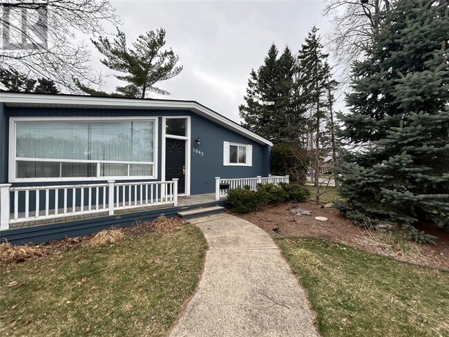 1045 Lombardy Dr