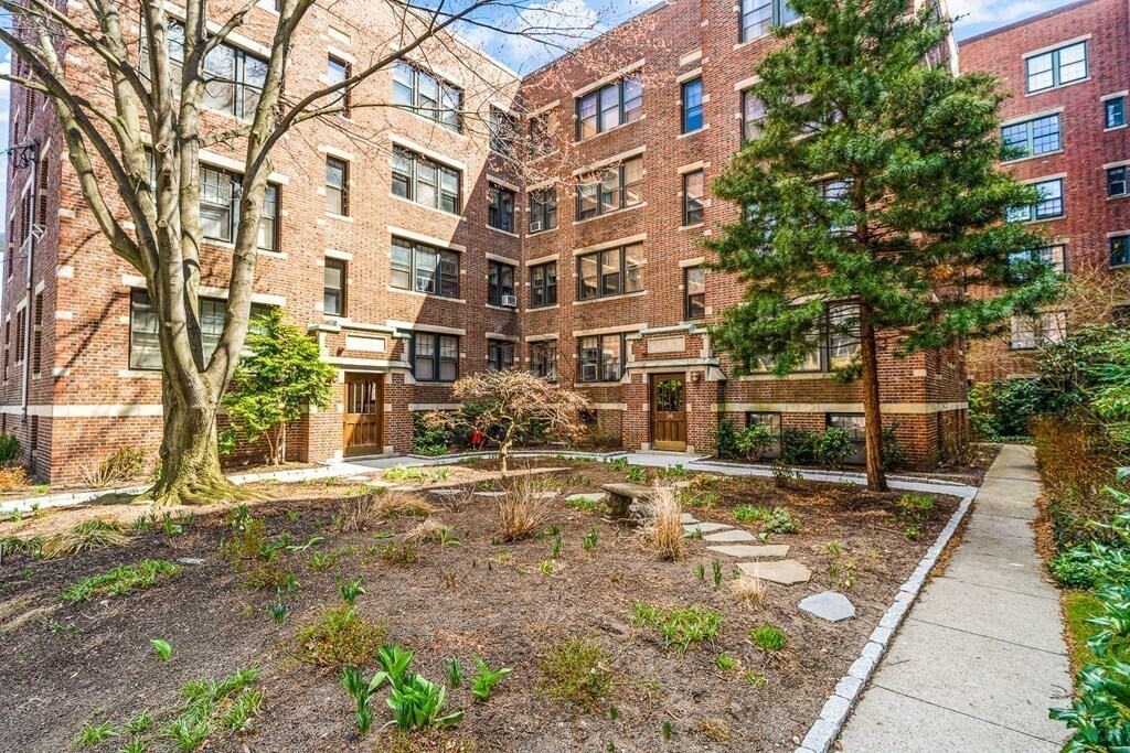 36 Ash St, Unit 401 in Cambridge, MA - Building Photo