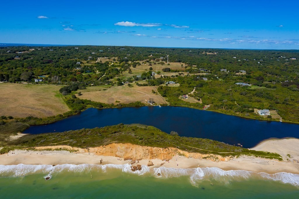 421 S Rd in Chilmark, MA - Building Photo