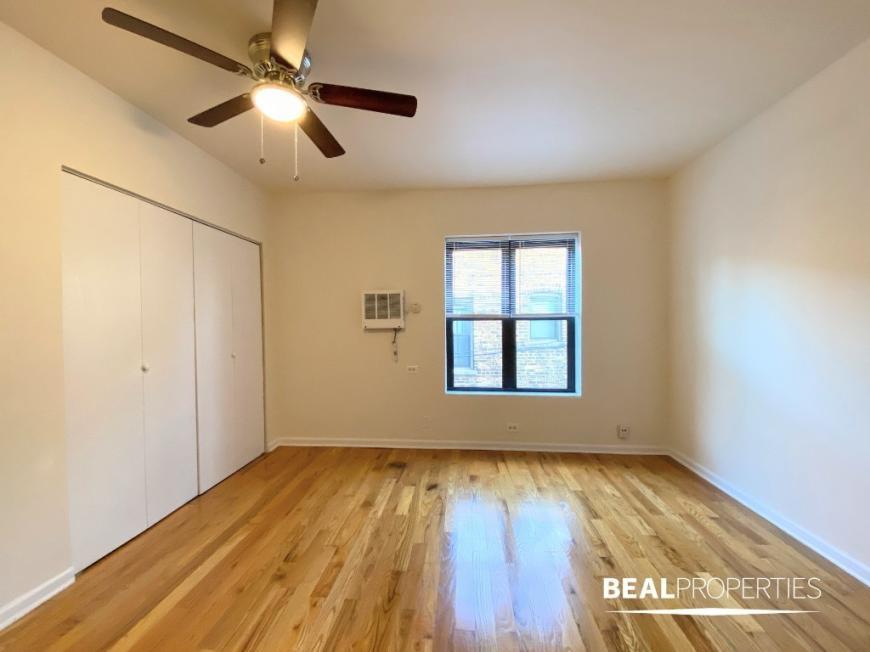 817 W Cornelia Ave in Chicago, IL - Building Photo