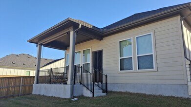 4802 Warm Wassail Dr in Austin, TX - Building Photo - Building Photo