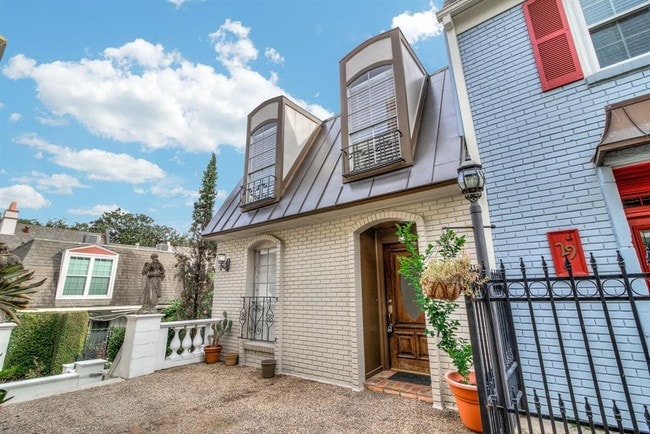 property at 811 Lovett Blvd