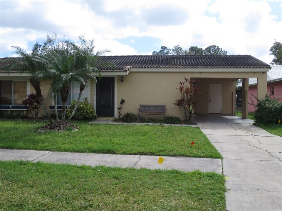 10602 Whitman Cir in Orlando, FL - Building Photo