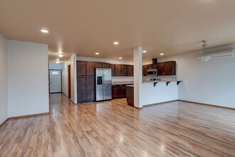 90 NE Melrose Dr in Oak Harbor, WA - Building Photo - Building Photo