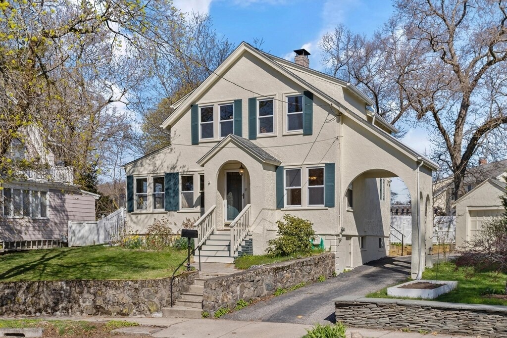 15 Hutchins Rd in Medford, MA - Building Photo