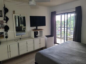 2306 S Cypress Bend Dr in Pompano Beach, FL - Building Photo - Building Photo