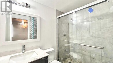 38 Bliss St in Brampton, ON - Building Photo - Building Photo