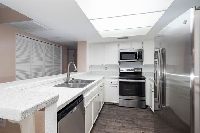 5885 El Cajon Blvd in San Diego, CA - Building Photo - Building Photo