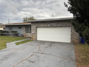 5360 Fletcher St in Hollywood, FL - Building Photo - Building Photo